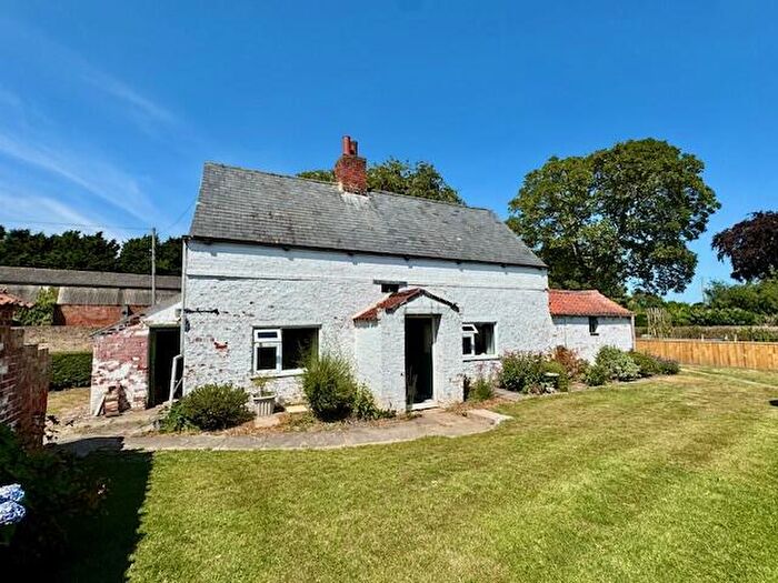 3 Bedroom Detached House For Sale In White Cottage Duckthorpe Lane Marshchapel Grimsby, DN36