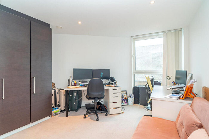 2 Bedroom Apartment To Rent In Flower Lane, London, NW7