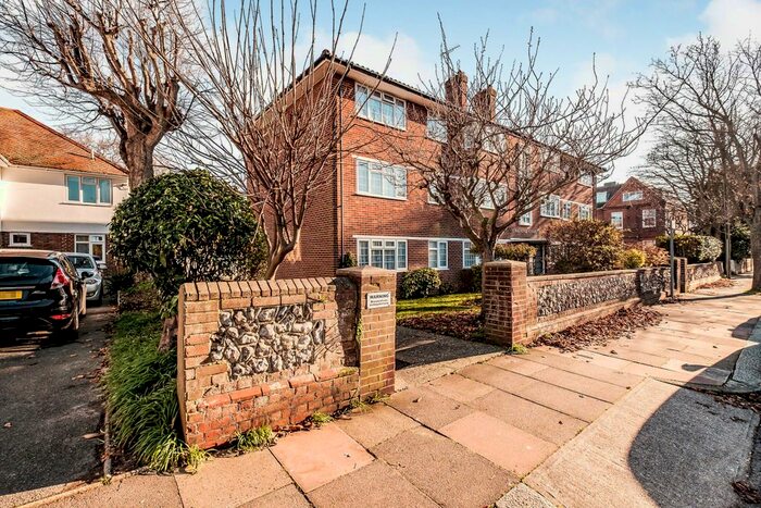 3 Bedroom Flat To Rent In Shakespeare Road, Worthing, BN11