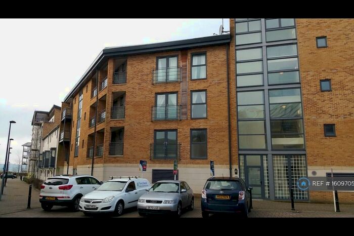 3 Bedroom Flat To Rent In Old Town, Swindon, SN1