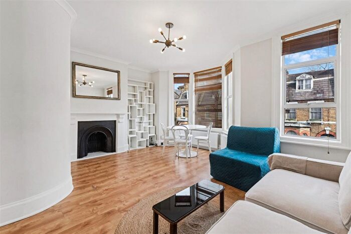 2 Bedroom Flat To Rent In Arlingford Road, London, SW2