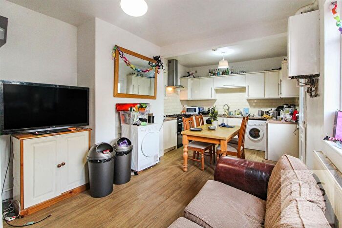 6 Bedroom Semi Detached House To Rent In Derby Road, Nottingham, NG7