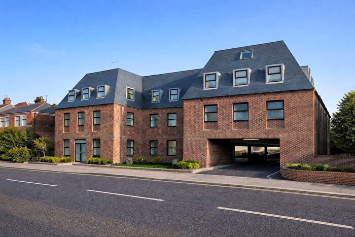 2 Bedroom Flat To Rent In London Road, High Wycombe, Buckinghamshire, HP11