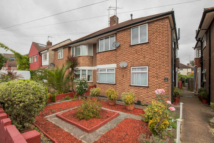 2 Bedroom Flat To Rent In Carshalton, SM5