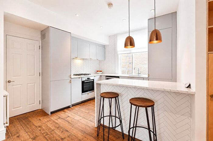 2 Bedroom Property To Rent In Farleigh Road, London, N16