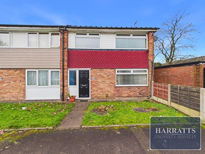 3 Bedroom End Of Terrace House For Sale In Otterburn Place, Stockport, SK2