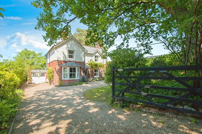 4 Bedroom Detached House To Rent In Ringwood Road, Ringwood, BH24