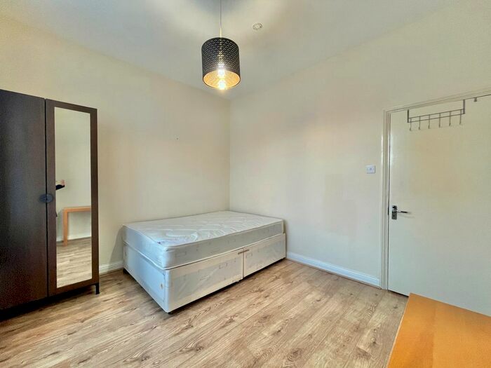 Studio To Rent In Redbourne Avenue, Finchley Central, London N3