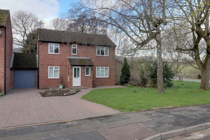 3 Bedroom Link Detached House For Sale In Giffard Drive, Welland, Malvern, WR13