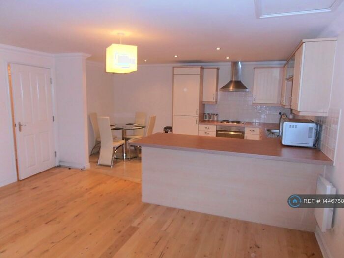 2 Bedroom Flat To Rent In Moss Hey, Wirral, CH63