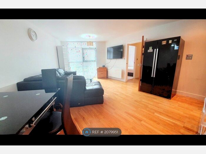 2 Bedroom Flat To Rent In Bute Terrace, Cardiff, CF10