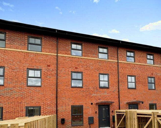 2 Bedroom Town House To Rent In Dallington Street, Nottingham, Nottinghamshire, NG8