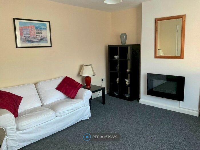 3 Bedroom Semi-Detached House To Rent In Viscount Close, Leamington Spa, CV31