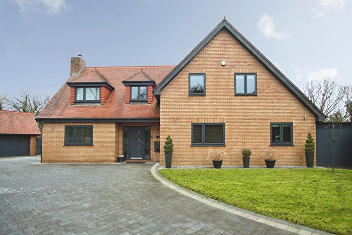 4 Bedroom Detached House For Sale In The Woodlands, Llantwit Fardre, Pontypridd, CF38