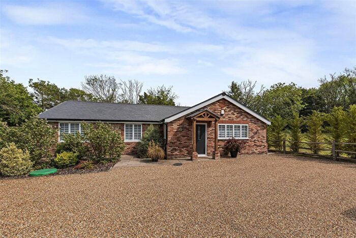3 Bedroom Detached Bungalow For Sale In Ford Lane, Trottiscliffe, West Malling, ME19
