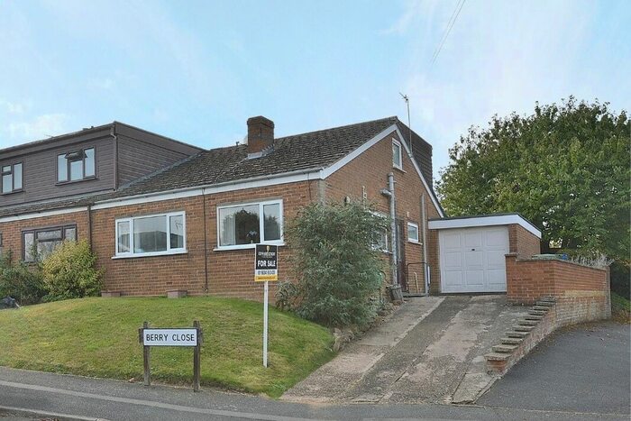 4 Bedroom Semi-Detached House For Sale In Berry Close, Rothersthorpe, Northampton, NN7