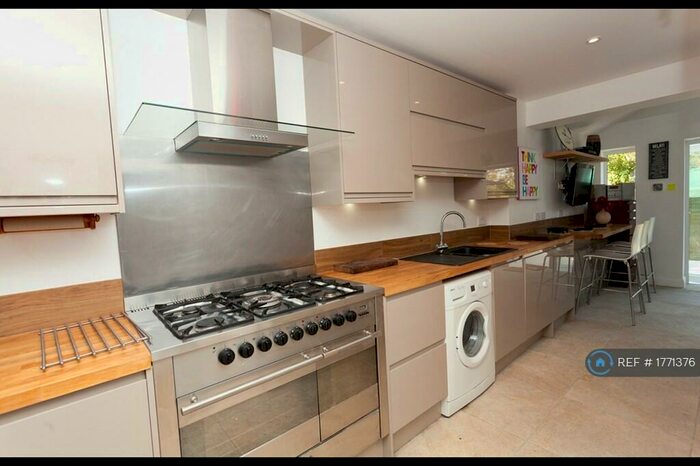 6 Bedroom Terraced House To Rent In Newmarket Road, Cambridge, CB5