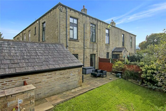 4 Bedroom End Of Terrace House For Sale In Courtyard Mews, Hainsworth Road, Silsden, BD20