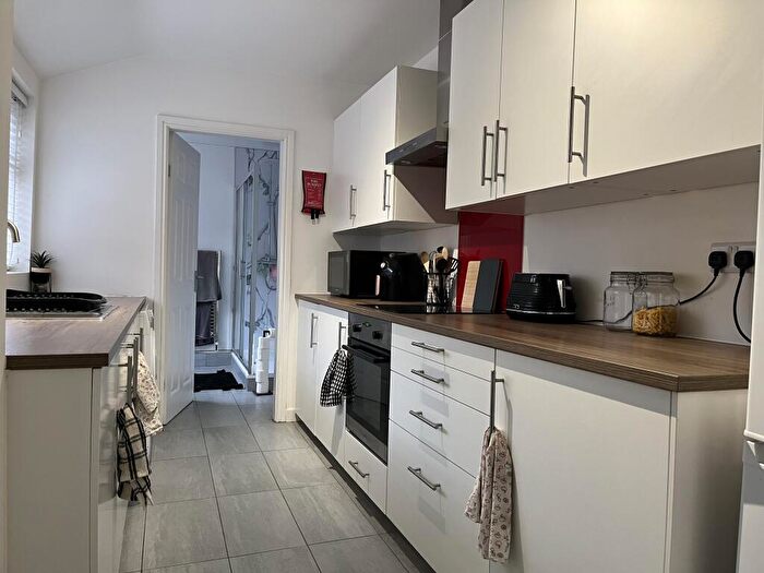2 Bedroom Terraced House To Rent In Modern Bed Terraced House // Aug, LN5