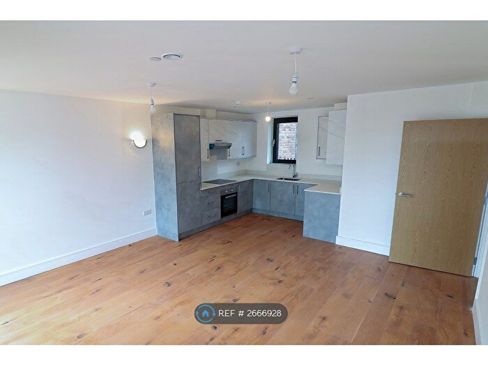 2 Bedroom Flat To Rent In Staines Road, Hounslow, TW4