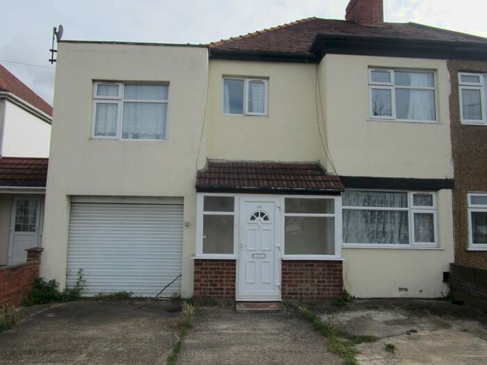 4 Bedroom Semi-Detached House To Rent In Hatch Lane, Harmondsworth, West Drayton, UB7