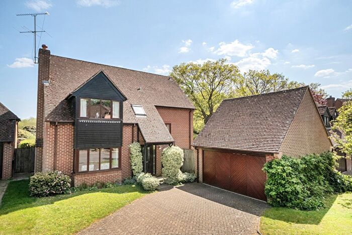4 Bedroom Detached House For Sale In The Hawthorns, Charvil, Reading, Berkshire, RG10