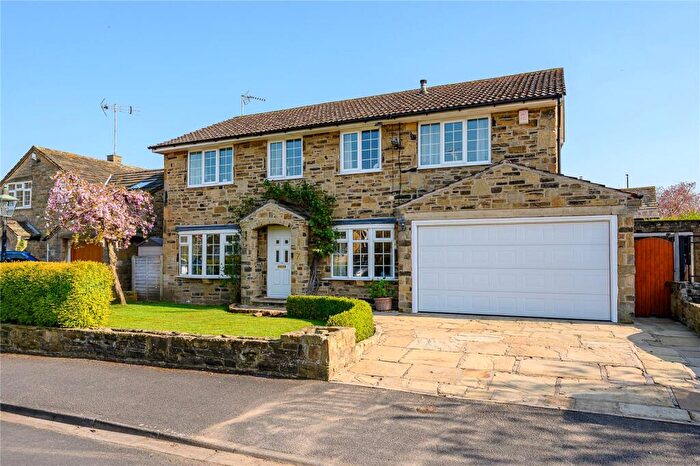 4 Bedroom Detached House For Sale In Dewar Close, Collingham, LS22