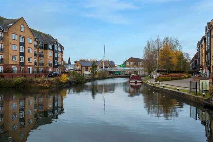 2 Bedroom Apartment To Rent In Longman Court, Apsley Lock, HP3