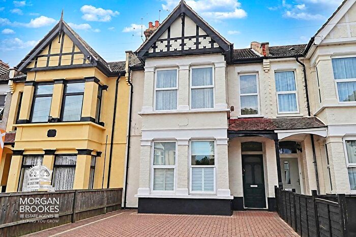2 Bedroom Apartment For Sale In Leamington Road, Southend-On-Sea, SS1