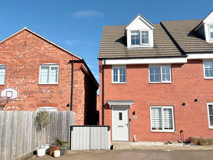 3 Bedroom Semi Detached House For Sale In Uttoxeter Close, Bourne, PE10