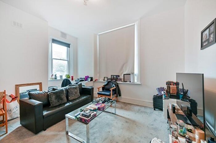 1 Bedroom Flat For Sale In Kingston Hill, Kingston Upon Thames, KT2