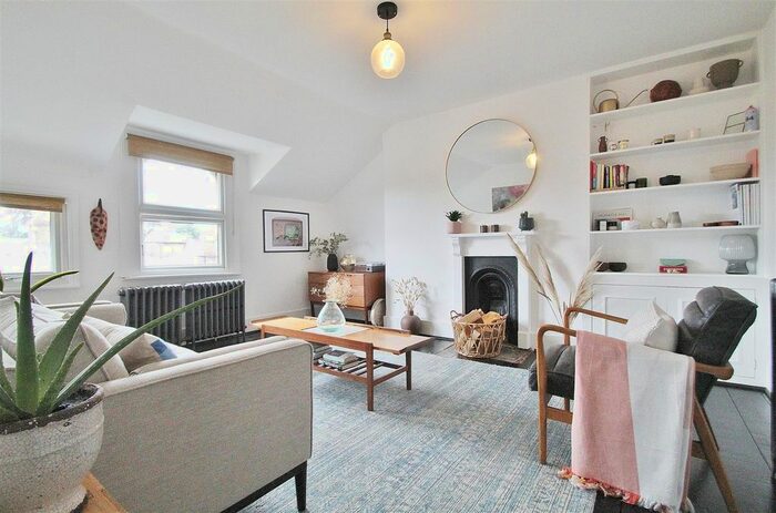 1 Bedroom Flat To Rent In Woodlands Road, Isleworth, TW7