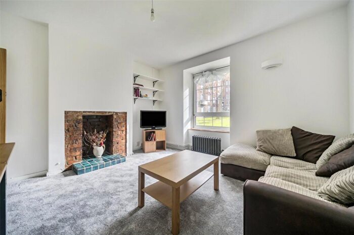 2 Bedroom Apartment For Sale In Peckham Road, Camberwell, SE5