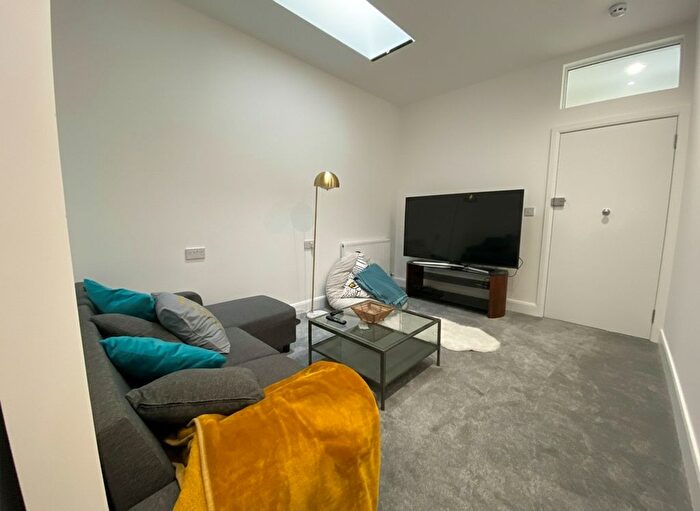 2 Bedroom Flat To Rent In Oxford Road, Denham, UB9