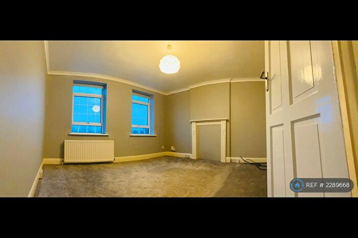 2 Bedroom Flat To Rent In Thornfield Court, London, NW7