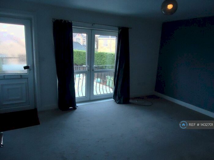 2 Bedroom Flat To Rent In Quarry Road, Gomersal, Cleckheaton, BD19