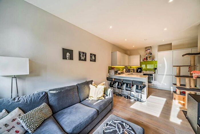 2 Bedroom Flat For Sale In Station Road, New Barnet, Barnet, EN5