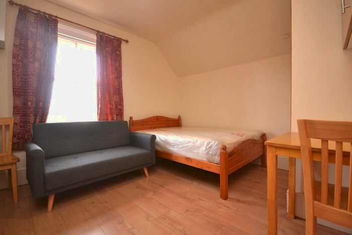 Studio To Rent In Denmark Road, Reading, Berkshire, RG1