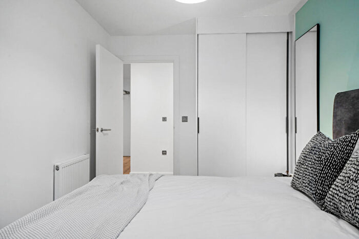2 Bedroom Apartment To Rent In Chalk, M5