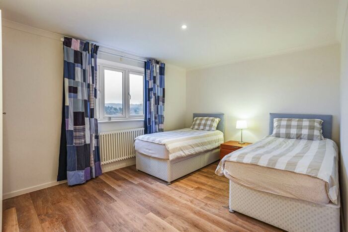 4 Bedroom Detached House For Sale In Midhurst Road, Haslemere, GU27
