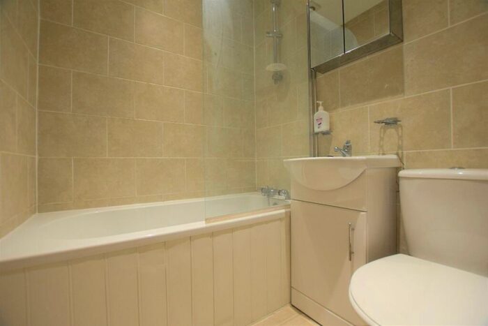 1 Bedroom Semi-Detached House To Rent In Room To Rent - Sturry Road, CT1