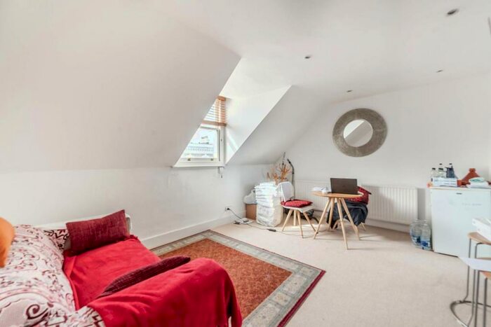 1 Bedroom Flat To Rent In Redcliffe Gardens, Chelsea, London, SW10