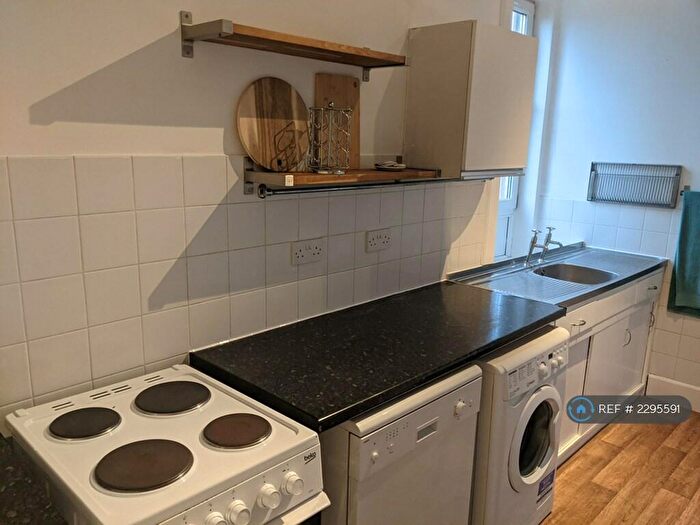 2 Bedroom Flat To Rent In Millar Street, Crieff, PH7