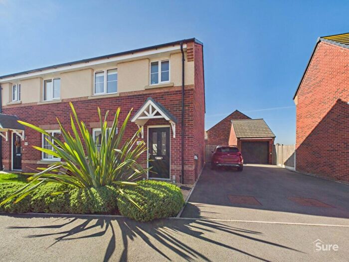 3 Bedroom Semi-Detached House For Sale In Battlestead Road, Burton-On-Trent, DE13