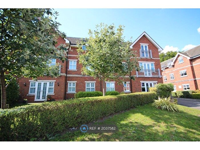 2 Bedroom Flat To Rent In Bramshott Place, Fleet, GU51