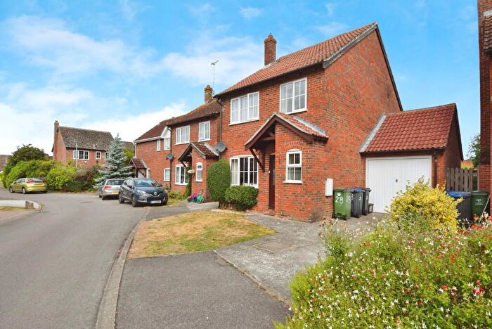 3 Bedroom Link Detached House For Sale In Vicarage Gardens, Netheravon, SP4