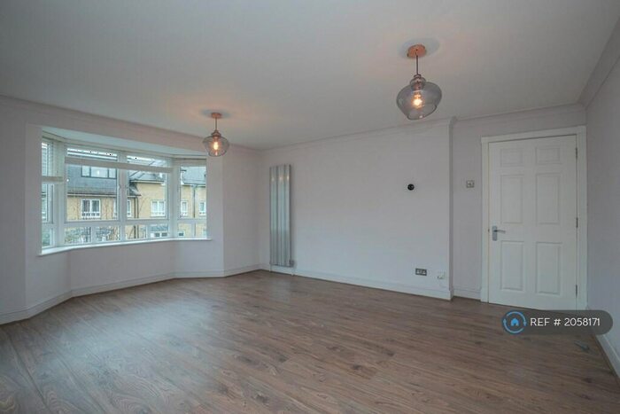 2 Bedroom Flat To Rent In Dee House, Kingston Upon Thames, KT2