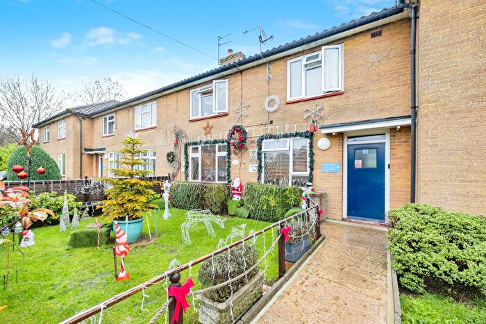 2 Bedroom Flat For Sale In Linton Avenue, Borehamwood, WD6