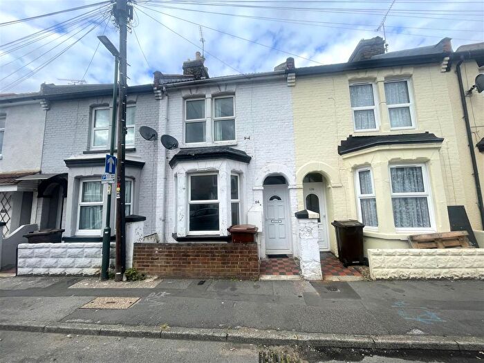 4 Bedroom Terraced House To Rent In Livingstone Road, Gillingham, ME7