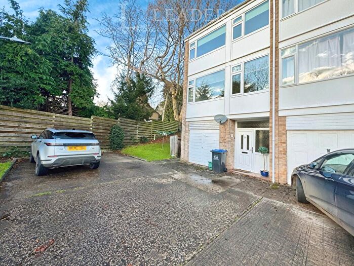 3 Bedroom Terraced House To Rent In Alpine Court, Kenilworth, CV8